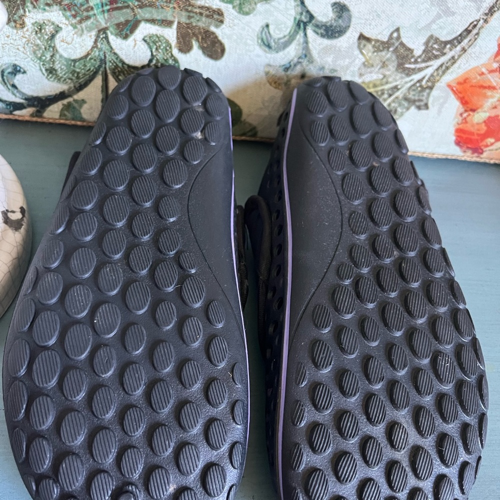 LIKE NEW JBU WATER SHOES - Picture 6 of 6